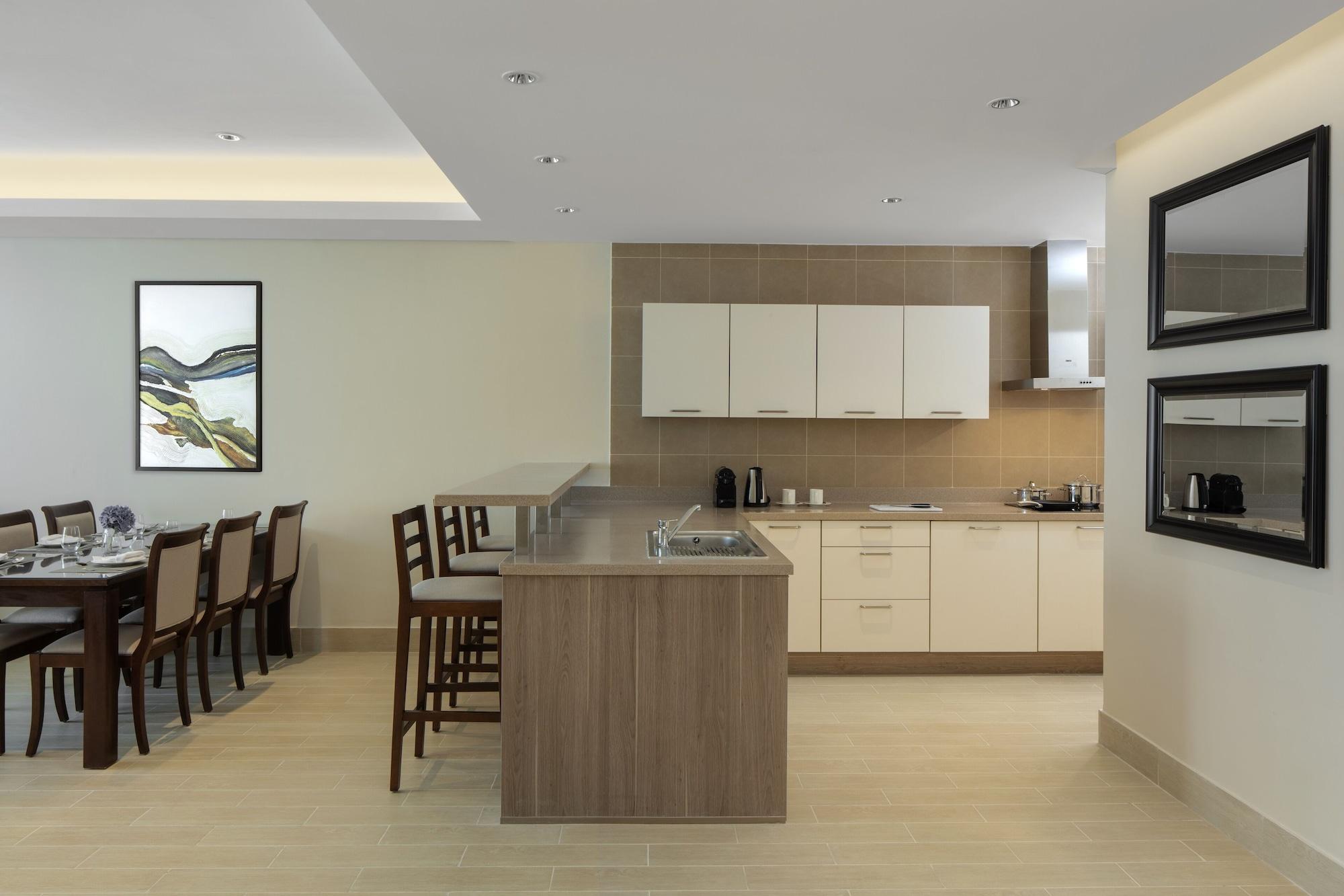 Dusit Doha Hotel Exterior foto A kitchen in a typical apartment